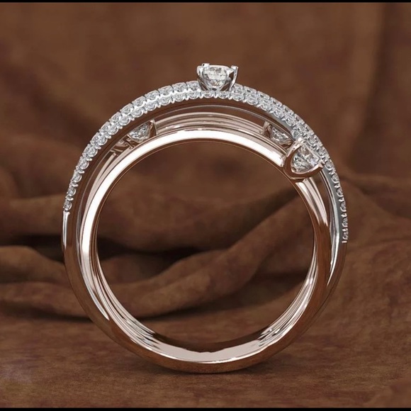 Thick Rose gold ring with Cubic Zirconia stones - Picture 4 of 4